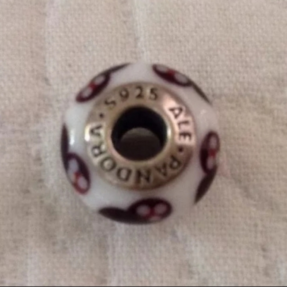 Pandora Mickey and Minnie murano glass beads set. - Picture 8 of 8
